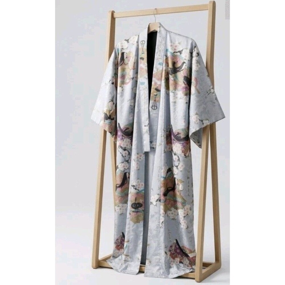 Japanese Geiaha Satin Kimono Robe Juguemm Gray Made in Japan Artwear Oriental